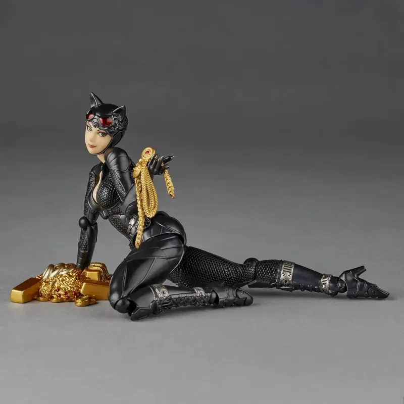 [In stock] Kaiyodo Batman: Arkham Knight Amazing Yamaguchi Revoltech NR022 Catwoman