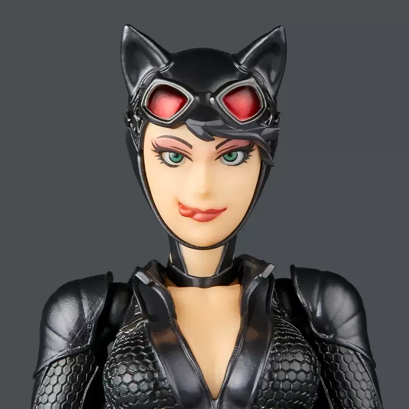 [In stock] Kaiyodo Batman: Arkham Knight Amazing Yamaguchi Revoltech NR022 Catwoman