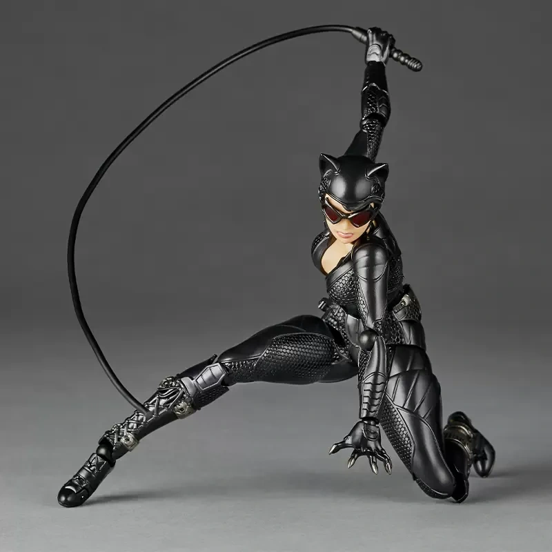 [In stock] Kaiyodo Batman: Arkham Knight Amazing Yamaguchi Revoltech NR022 Catwoman