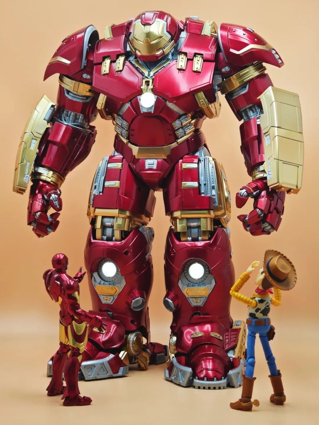 YuanYe Culture Toy Hulkbuster Armor Figure