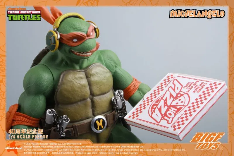 BIGFTOYS TNMT Michelangelo is holding a pizza box, wanting to eat pizza.