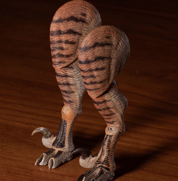 Nanmu Studio redesigned the lower leg structure (while retaining the original thighs and feet), giving the model an overall silhouette with a more sophisticated bio-tension.