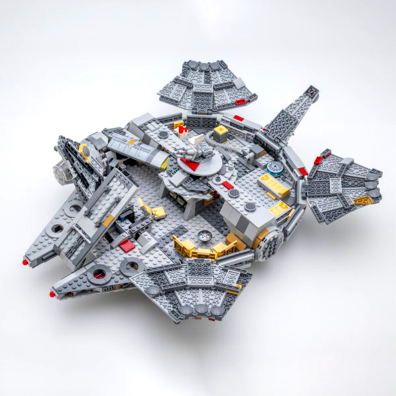 【Special Price】Millennium Falcon Star Wars Movie Building Blocks Bricks 1329 ±pcs 75105 From China