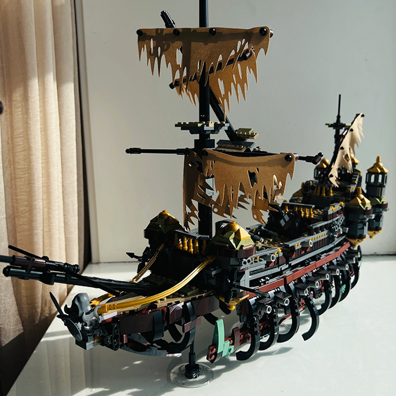 Custom 10680 /16042Silent Mary Pirates of The Caribbean Building Blocks 2294±pcs Bricks 71042 From China.