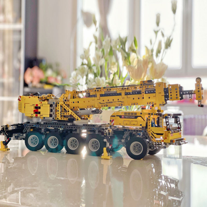 Custom 180096/LEPIN20004 Technic Mobile Crane MK II Car Building Blocks 42009 Brick 2606±pcs from China.