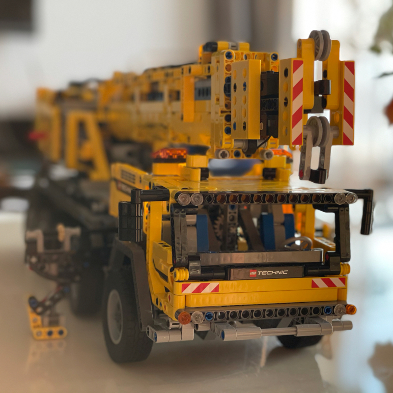 Custom 180096/LEPIN20004 Technic Mobile Crane MK II Car Building Blocks 42009 Brick 2606±pcs from China.