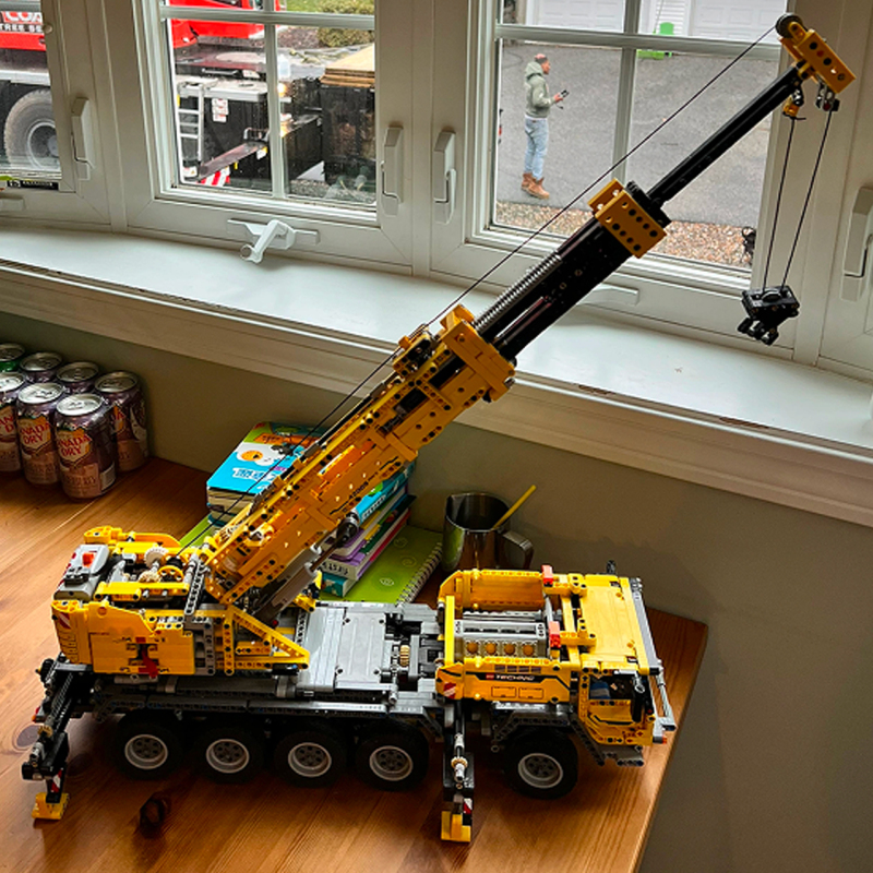 Custom 180096/LEPIN20004 Technic Mobile Crane MK II Car Building Blocks 42009 Brick 2606±pcs from China.