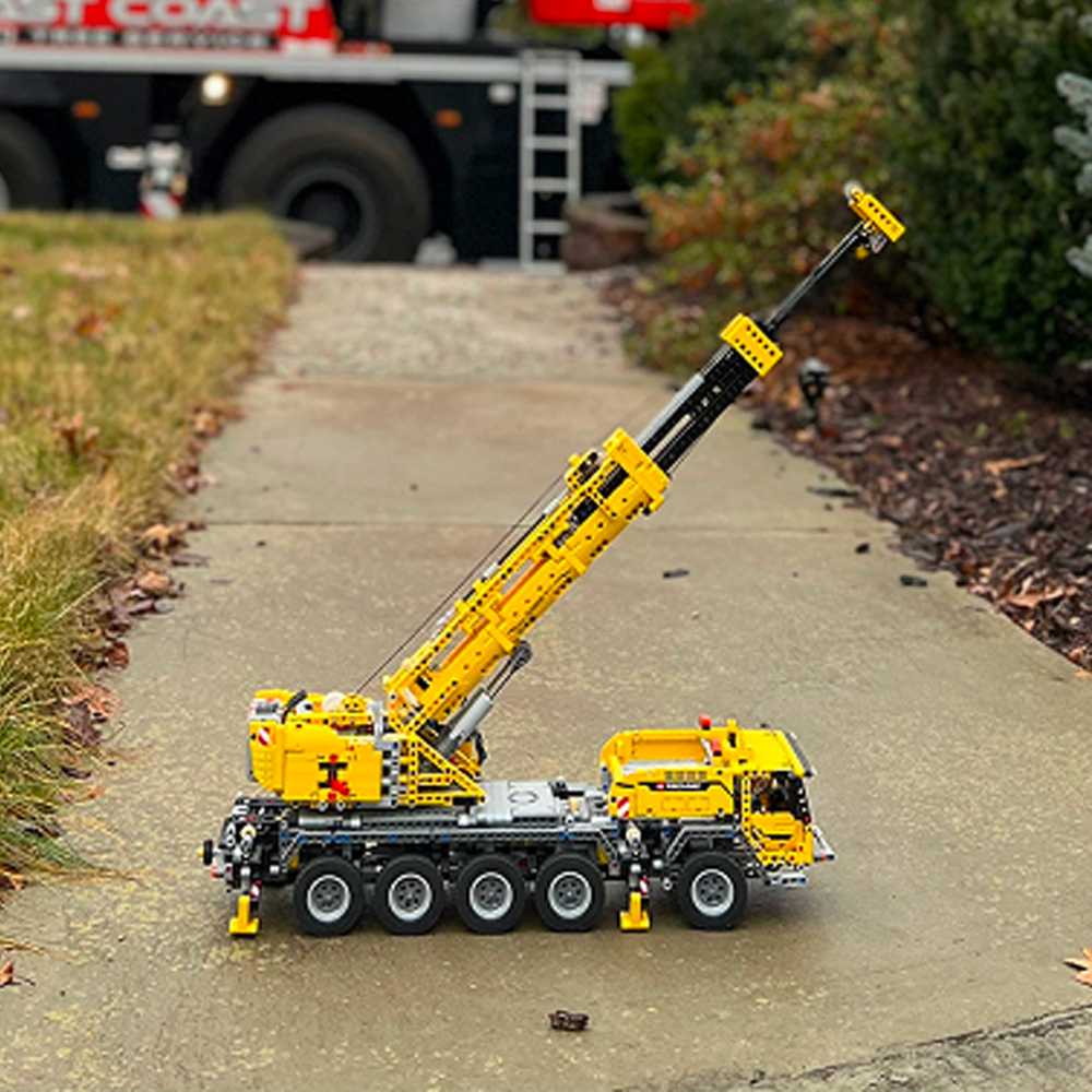 Custom 180096/LEPIN20004 Technic Mobile Crane MK II Car Building Blocks 42009 Brick 2606±pcs from China.