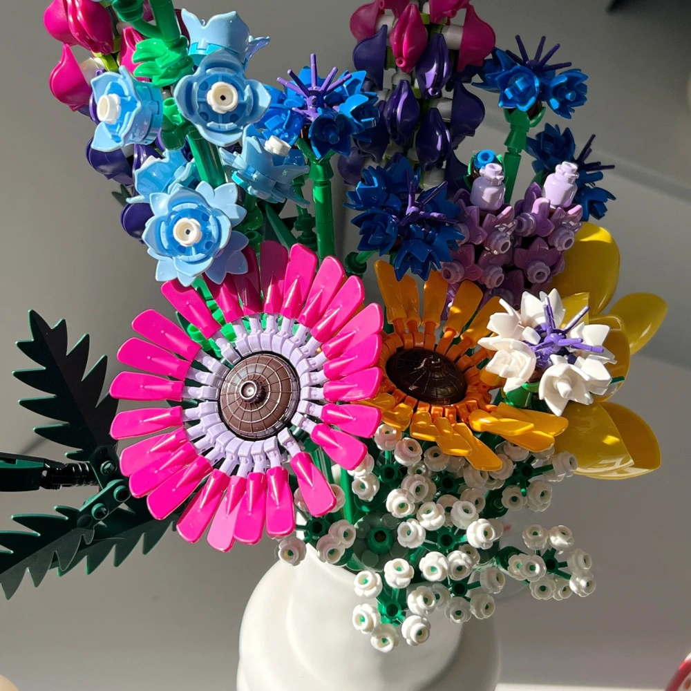 Custom 99033 Botanical Collection Wildflower Bouquet Creator Expert Building Blocks 939±pcs Bricks 10313 from China.