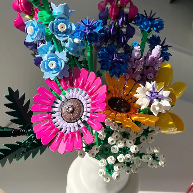 Custom 99033 Botanical Collection Wildflower Bouquet Creator Expert Building Blocks 939±pcs Bricks 10313 from China.