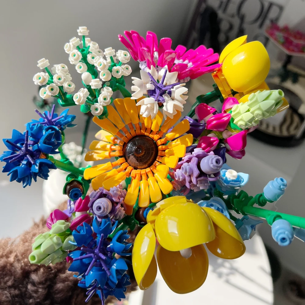 Custom 99033 Botanical Collection Wildflower Bouquet Creator Expert Building Blocks 939±pcs Bricks 10313 from China.