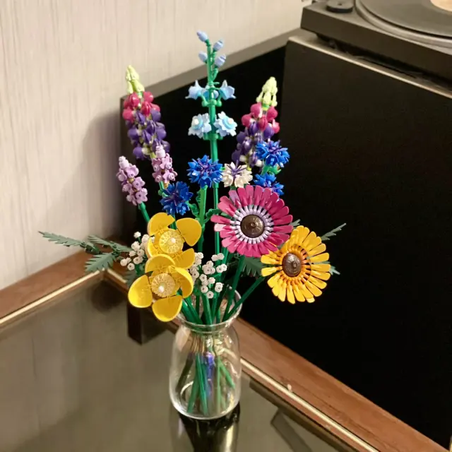 Custom 99033 Botanical Collection Wildflower Bouquet Creator Expert Building Blocks 939±pcs Bricks 10313 from China.