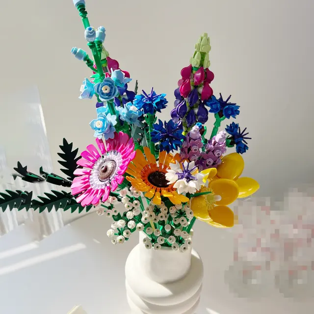 Custom 99033 Botanical Collection Wildflower Bouquet Creator Expert Building Blocks 939±pcs Bricks 10313 from China.