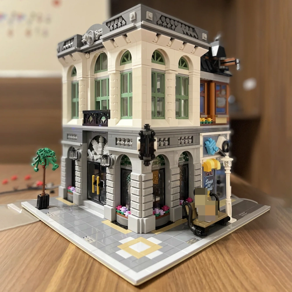 Brick Bank Creator 2380±pcs  Building Block Brick 10251 from China