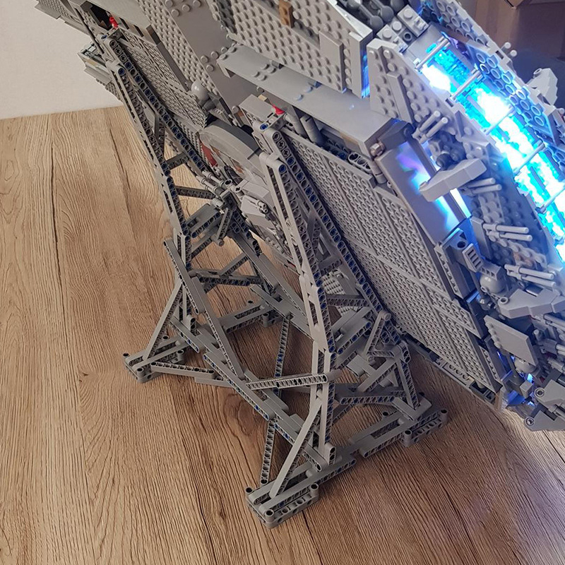 【Stand Sets】Efferman's Vertical Stand for Millennium Falcon 75192 Building Blocks 409±pcs Bricks From China.