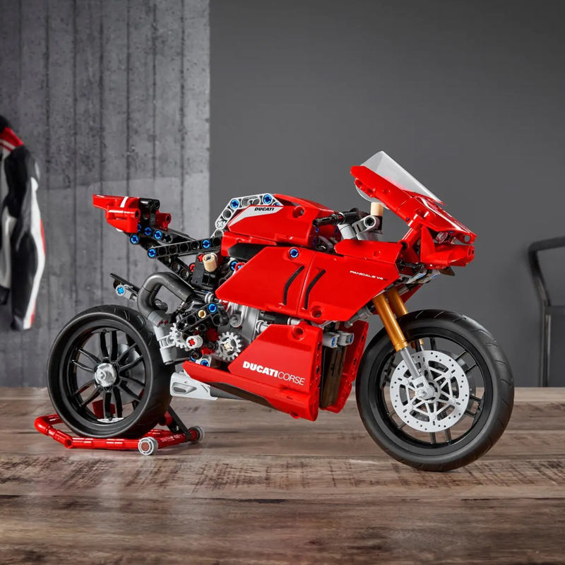 Ducati Panigale V4 R Technic  42107