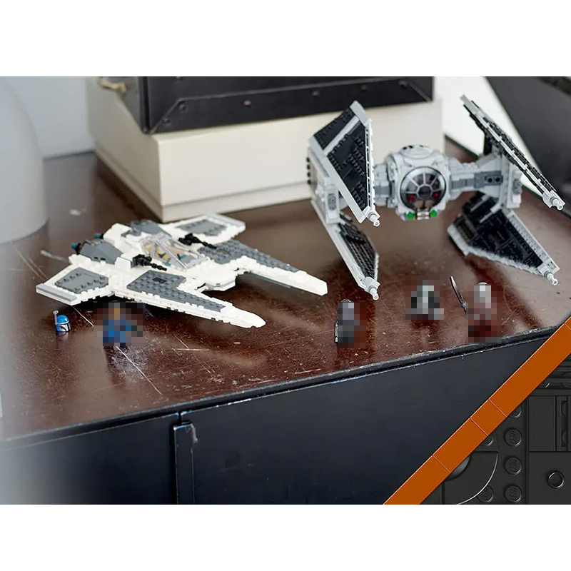 Mandalorian Fang Fighter vs. TIE Interceptor Star Wars Movie & Games 75348