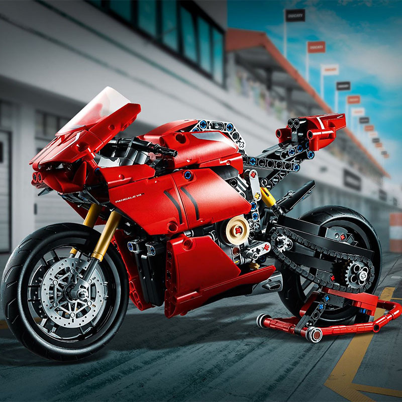 Ducati Panigale V4 R Technic 42107