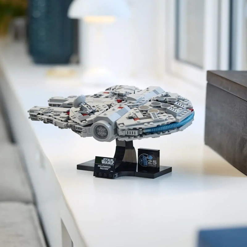 [Pre-Sale] Millennium Falcon Star Wars 75375