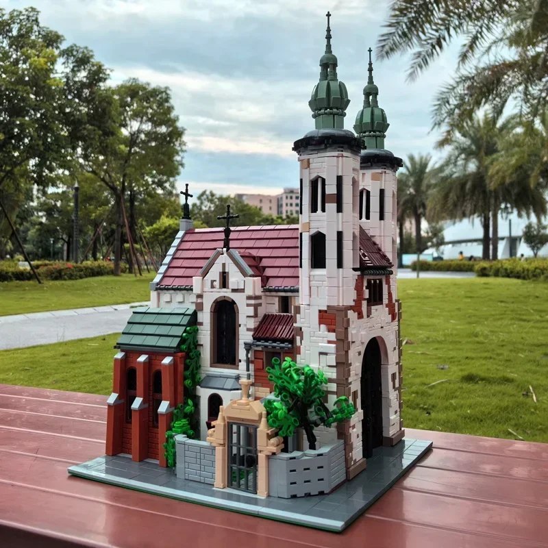 MOC-124447 Andrew's Church Europe Warehouse Express