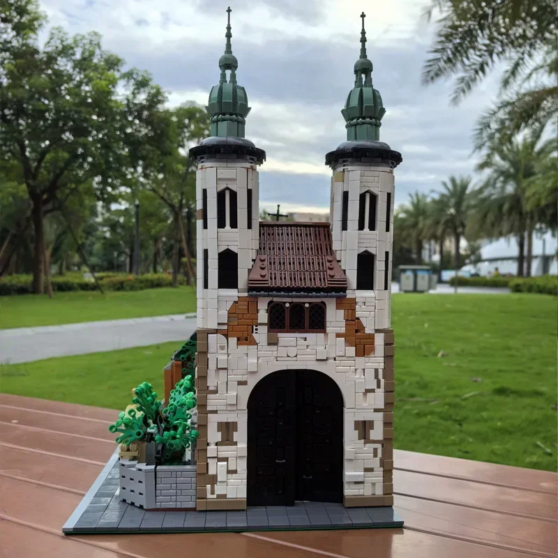 MOC-124447 Andrew's Church Europe Warehouse Express