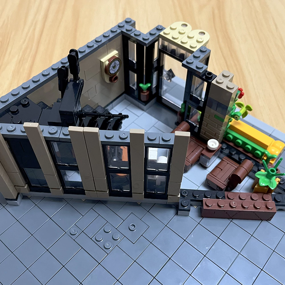 The lobby on the first floor of the Custom Flatiron Building newspaper office.