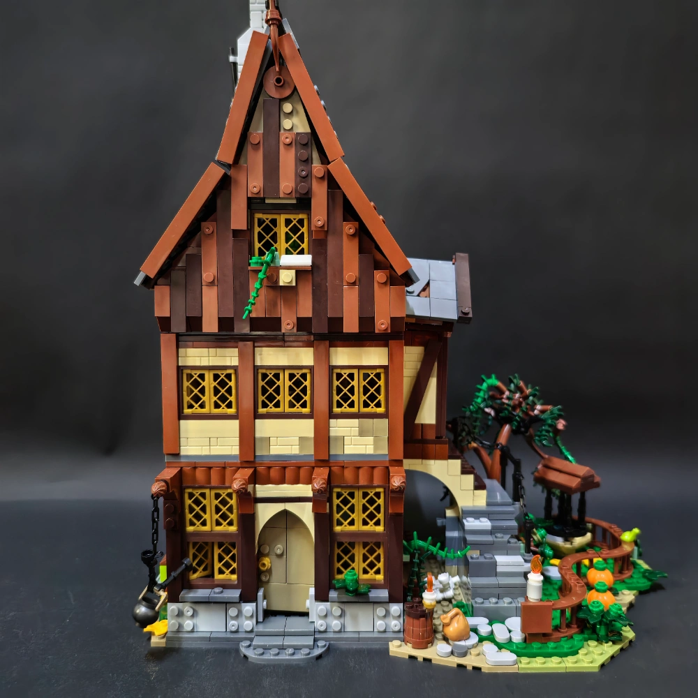 Medieval Alchemist MOC – Alternative to LEGO 21341