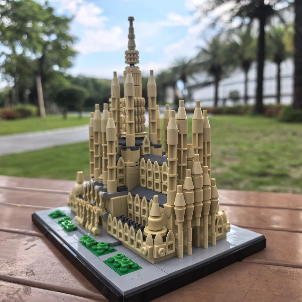 MOC 23119 Sagrada Família