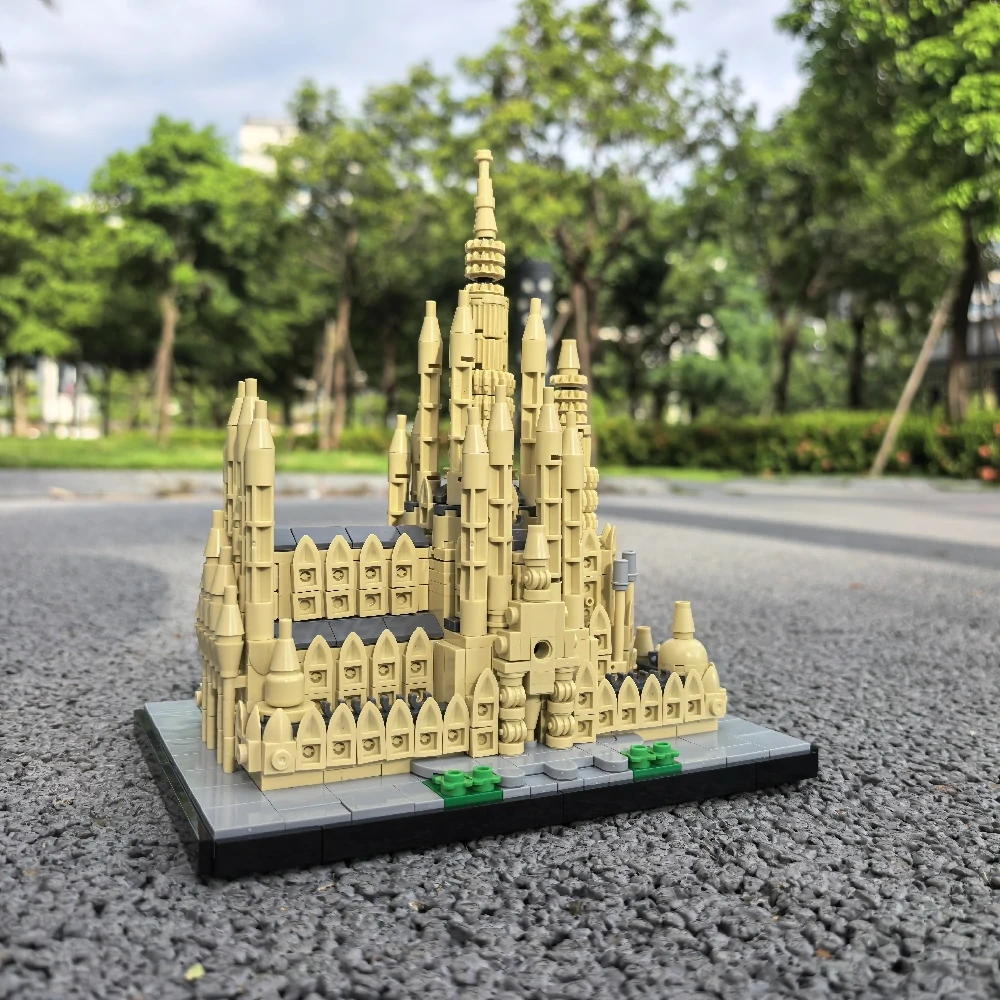 MOC 23119 Sagrada Família