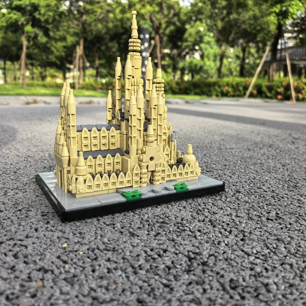 MOC 23119 Sagrada Família