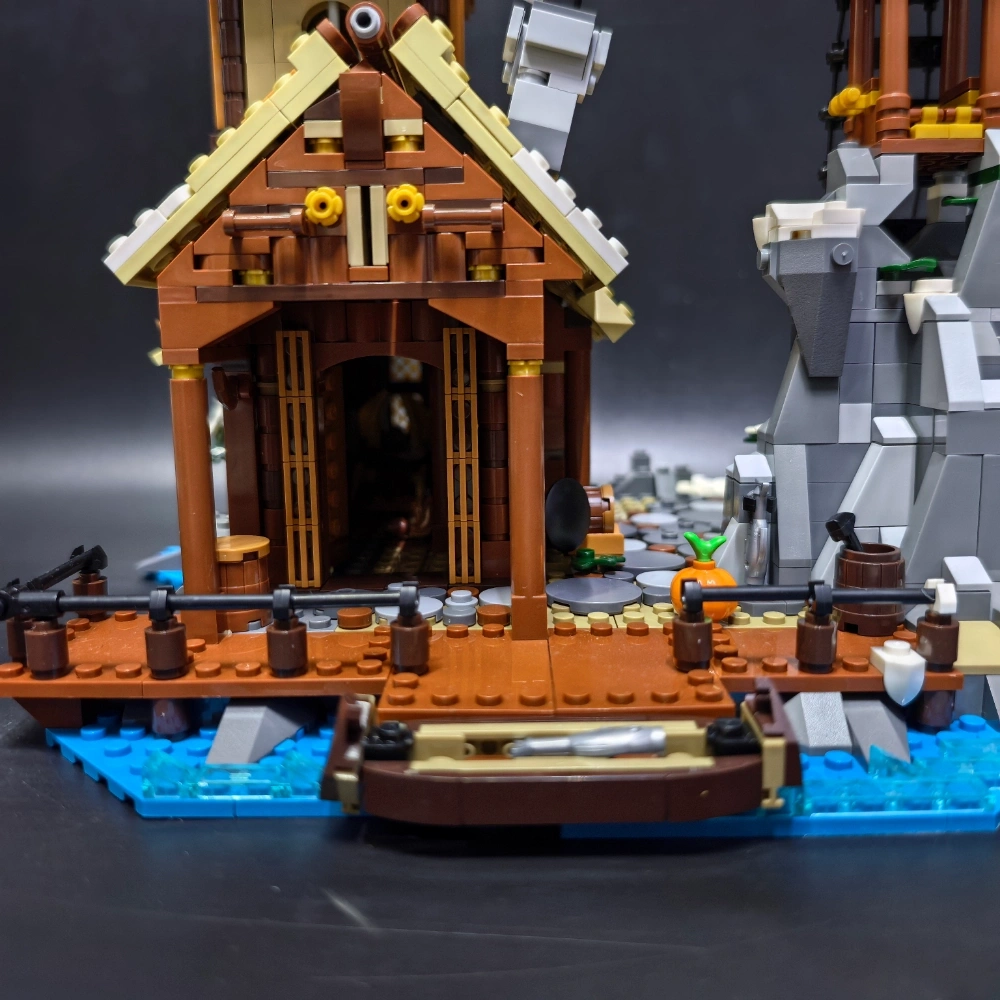 MOC 185525 Viking Port House