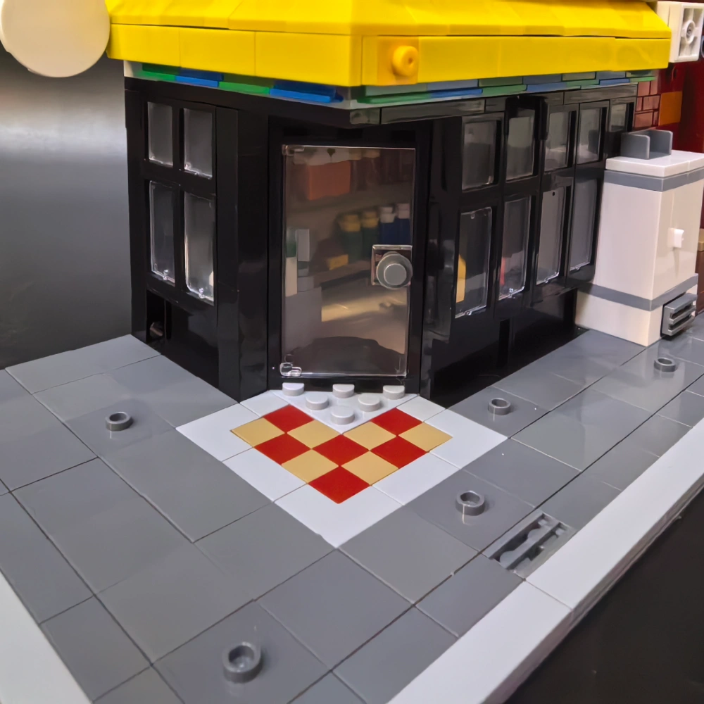 Studio 208279 Spider-Man Apt Deli Modification Of Set 76311