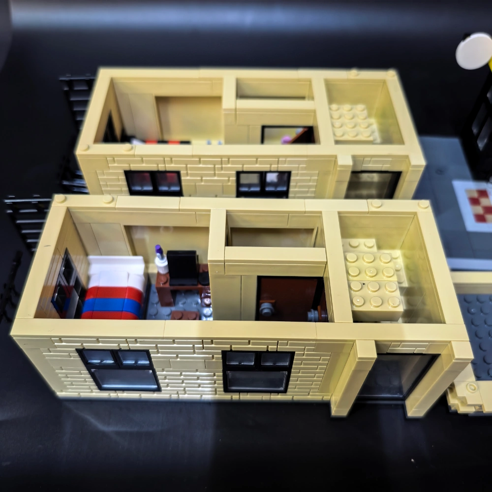 Studio 208279 Spider-Man Apt Deli Modification Of Set 76311
