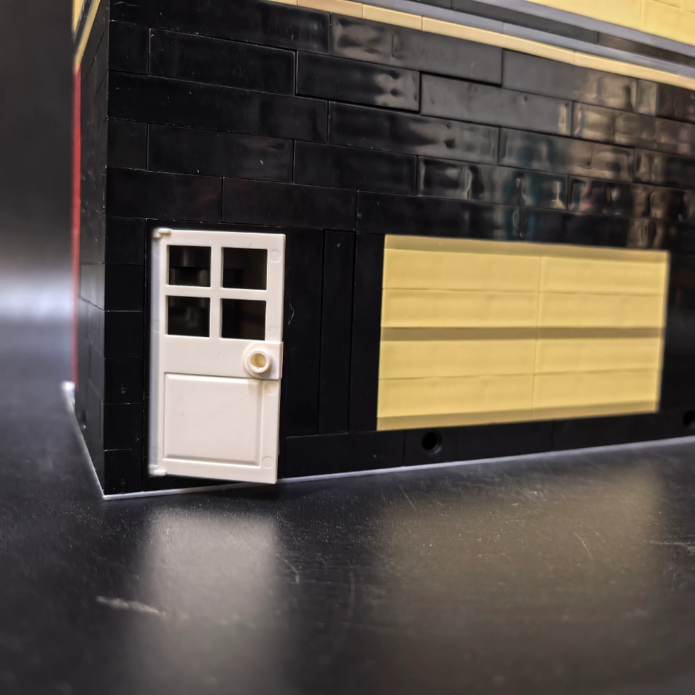 Studio 208279 Spider-Man Apt Deli Modification Of Set 76311