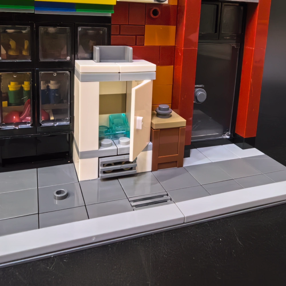 Studio 208279 Spider-Man Apt Deli Modification Of Set 76311