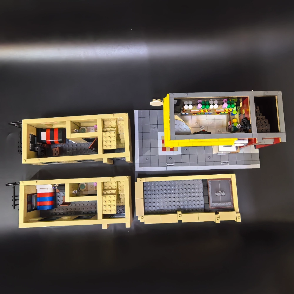 Studio 208279 Spider-Man Apt Deli Modification Of Set 76311