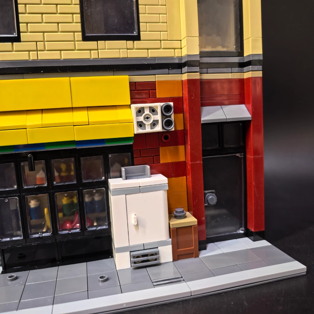 Studio 208279 Spider-Man Apt Deli Modification Of Set 76311