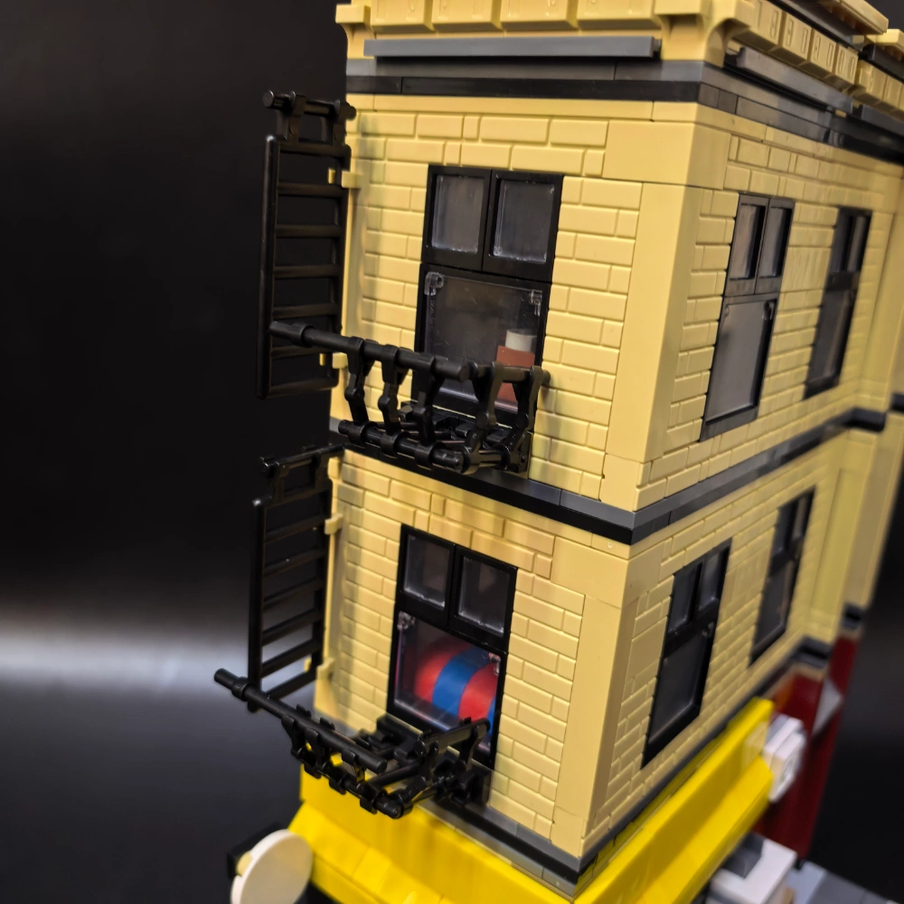 Studio 208279 Spider-Man Apt Deli Modification Of Set 76311
