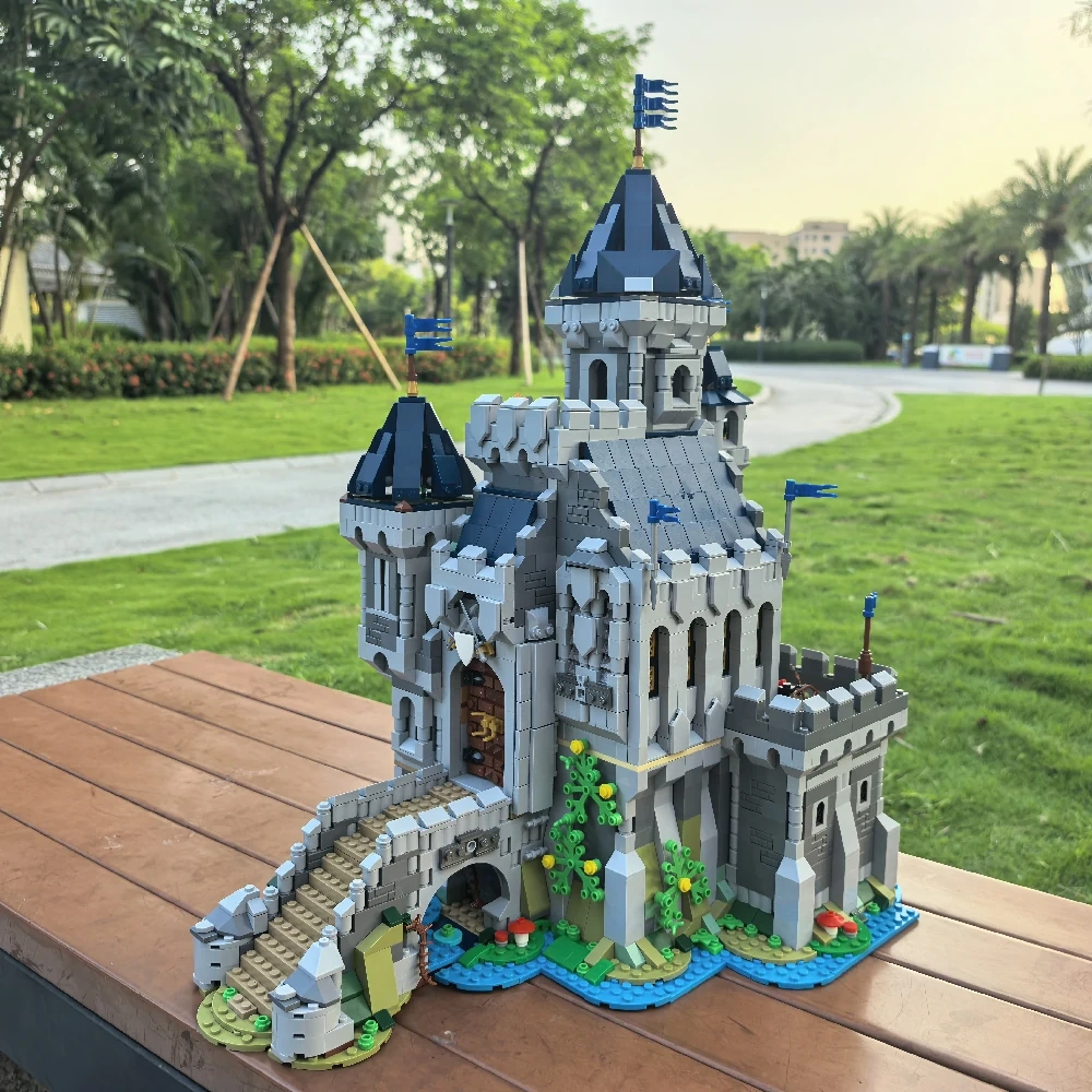MOC 101775 Black Falcon Knight's Castle 31120 Medieval Castle Alternate Build