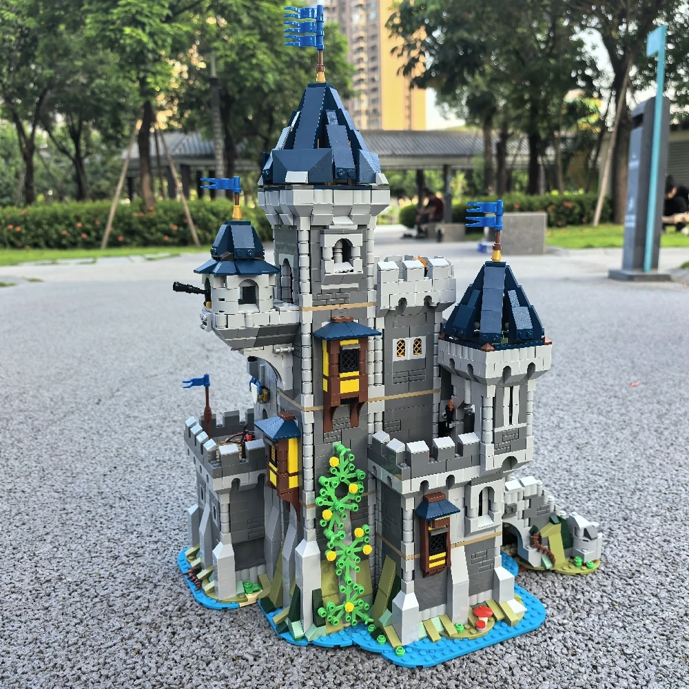 MOC 101775 Black Falcon Knight's Castle 31120 Medieval Castle Alternate Build