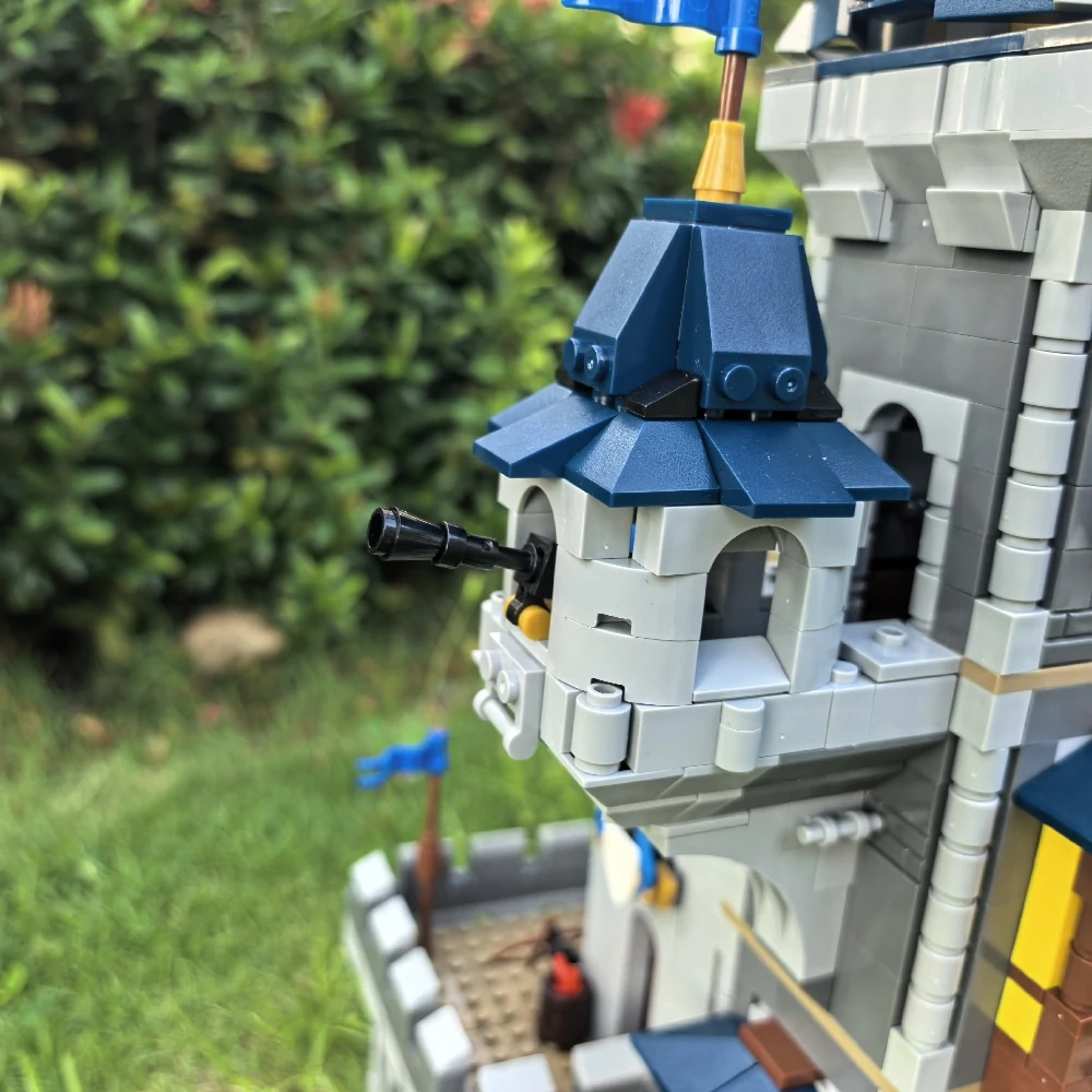 MOC 101775 Black Falcon Knight's Castle 31120 Medieval Castle Alternate Build
