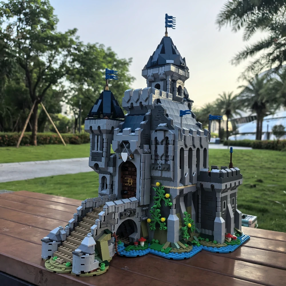 MOC 101775 Black Falcon Knight's Castle 31120 Medieval Castle Alternate Build