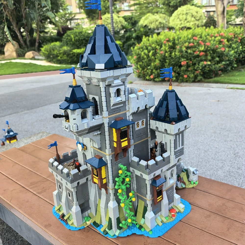MOC 101775 Black Falcon Knight's Castle 31120 Medieval Castle Alternate Build