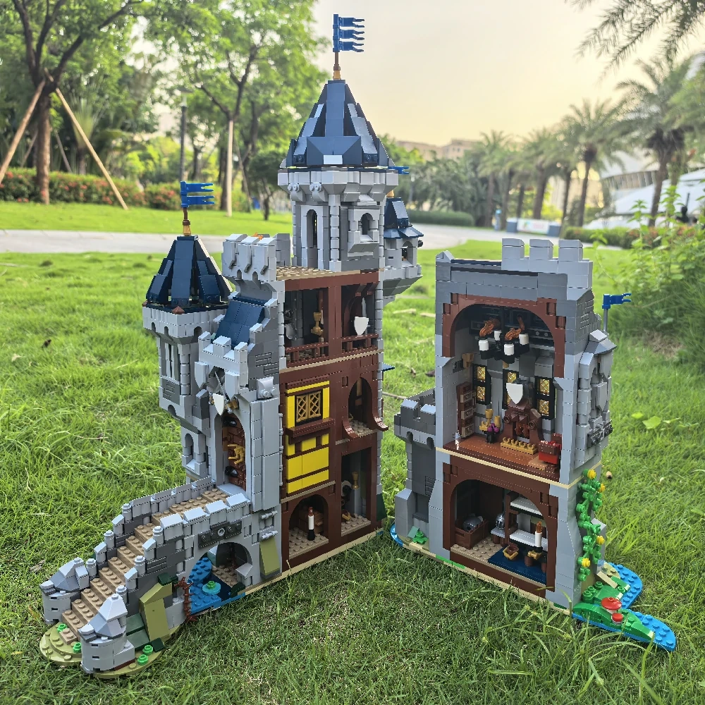 MOC 101775 Black Falcon Knight's Castle 31120 Medieval Castle Alternate Build