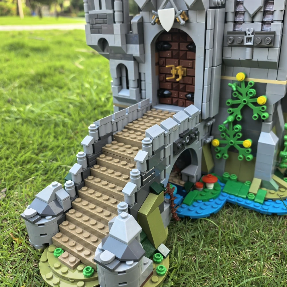 MOC 101775 Black Falcon Knight's Castle 31120 Medieval Castle Alternate Build