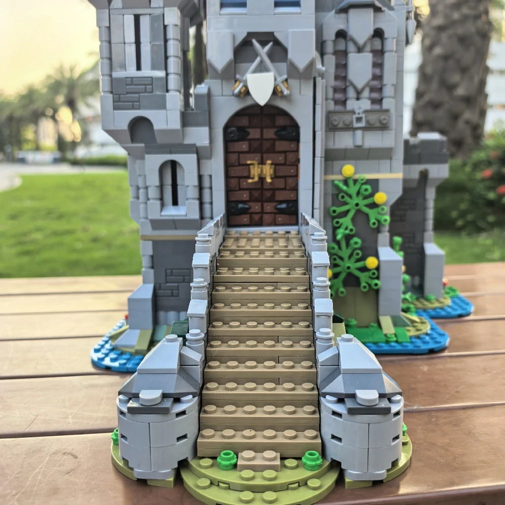 MOC 101775 Black Falcon Knight's Castle 31120 Medieval Castle Alternate Build
