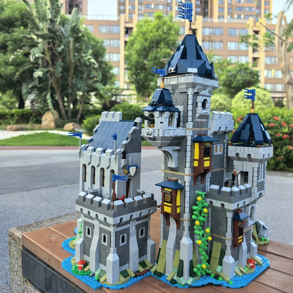 MOC 101775 Black Falcon Knight's Castle 31120 Medieval Castle Alternate Build