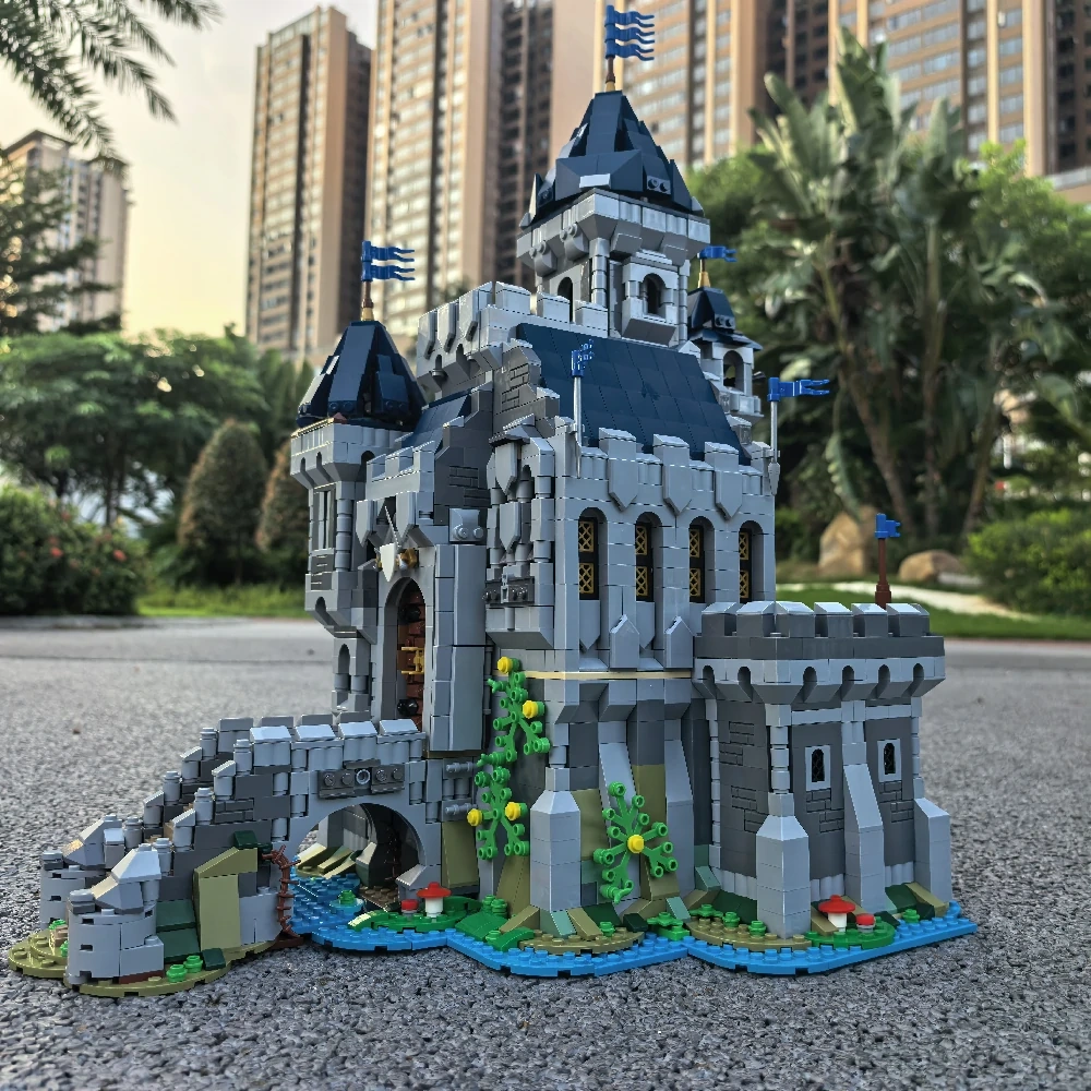 MOC 101775 Black Falcon Knight's Castle 31120 Medieval Castle Alternate Build