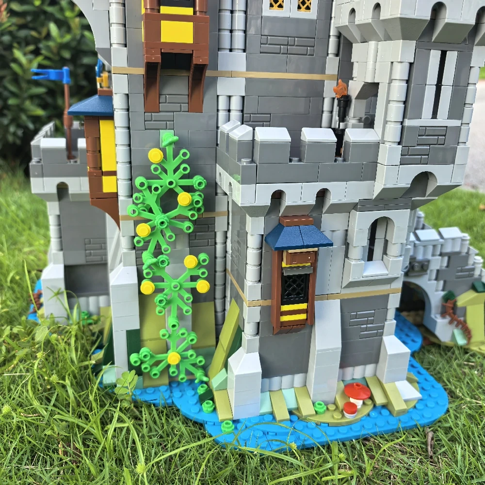 MOC 101775 Black Falcon Knight's Castle 31120 Medieval Castle Alternate Build