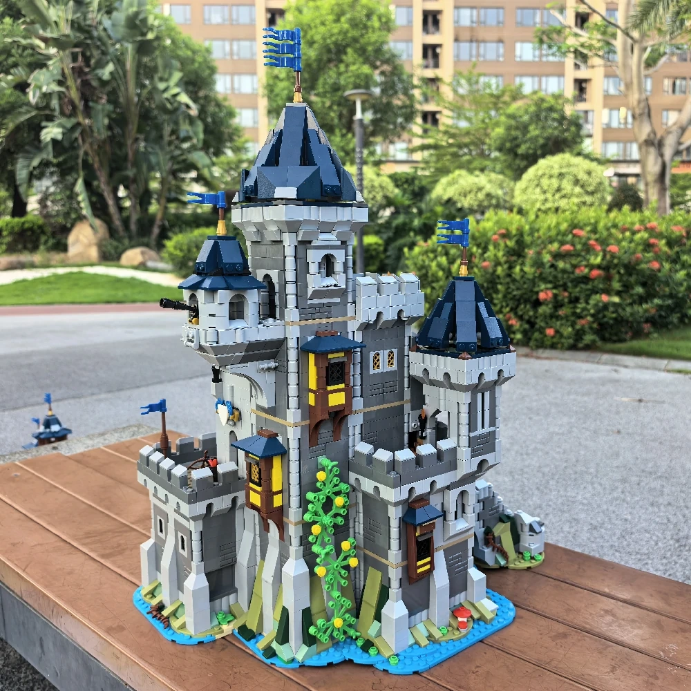 MOC 101775 Black Falcon Knight's Castle 31120 Medieval Castle Alternate Build